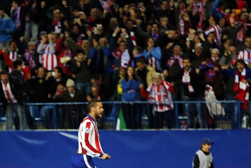 Atletico Madrid's Mario Suarez celebrates after scoring a goal against Bayer Leverkusen during their Champions League round of 16 second leg soccer match at Vicente Calderon stadium in Madrid March 17, 2015. 