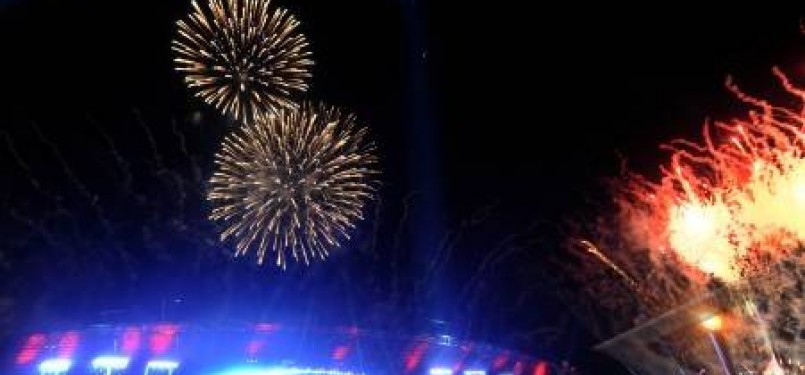 Atraksi kembang api menutup SEA Games XXVI di stadion Sriwijaya, Jakabaring Sport City, Palembang, Sumatera Selatan, Selasa (22/11).