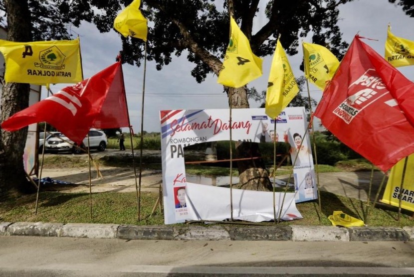 Democratic Party campaign attributes vandalized in Pekanbaru, Riau.