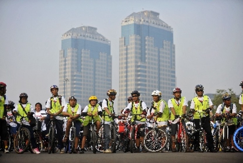 Anggota komunitas sepeda berkumpul (ilustrrasi)