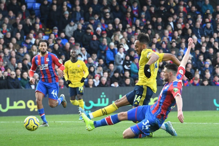 Aubameyang mencetak gol ke gawang Crystal Palace.