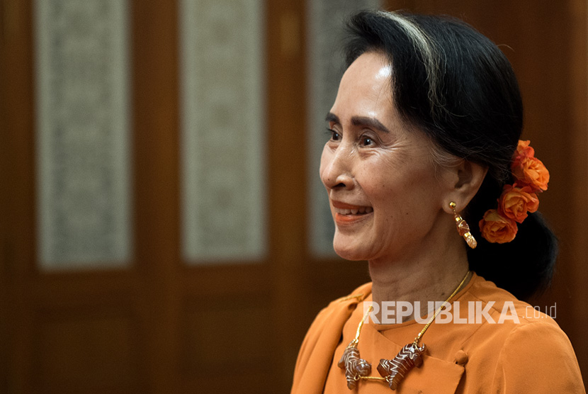Aung San Suu Kyi berangkat ke pengadilan tinggi PBB di Belanda. Ilustrasi.