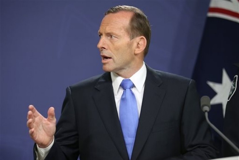 Australian Prime Minister Tony Abbott briefs media, in Sydney, Friday, Sept. 19, 2014.