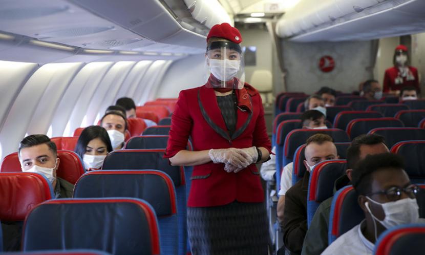 Awak kabin dan penumpang Turkish Airlines