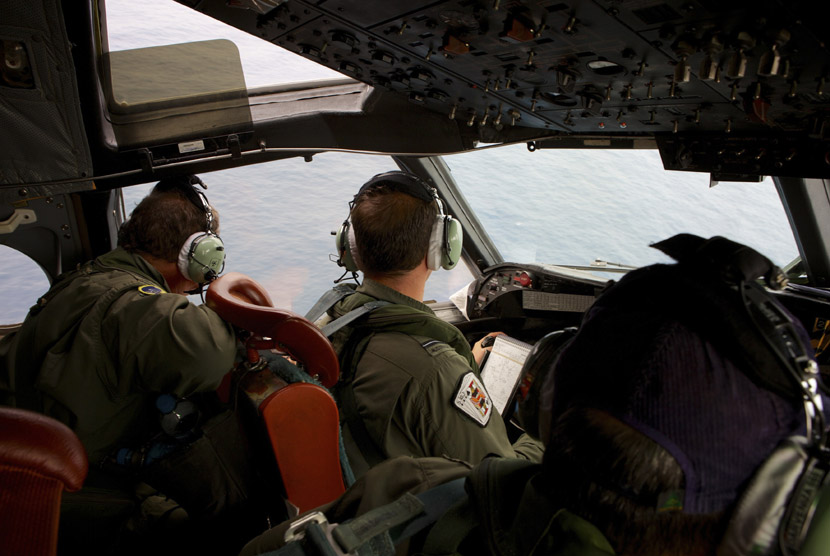  Awak pesawat Orion AP-3C milik Angakatan Udara Australia tengah melakukan misi pencarian pesawat Malaysia Airlines MH370 yang hilang di Samudera Hindia. 
