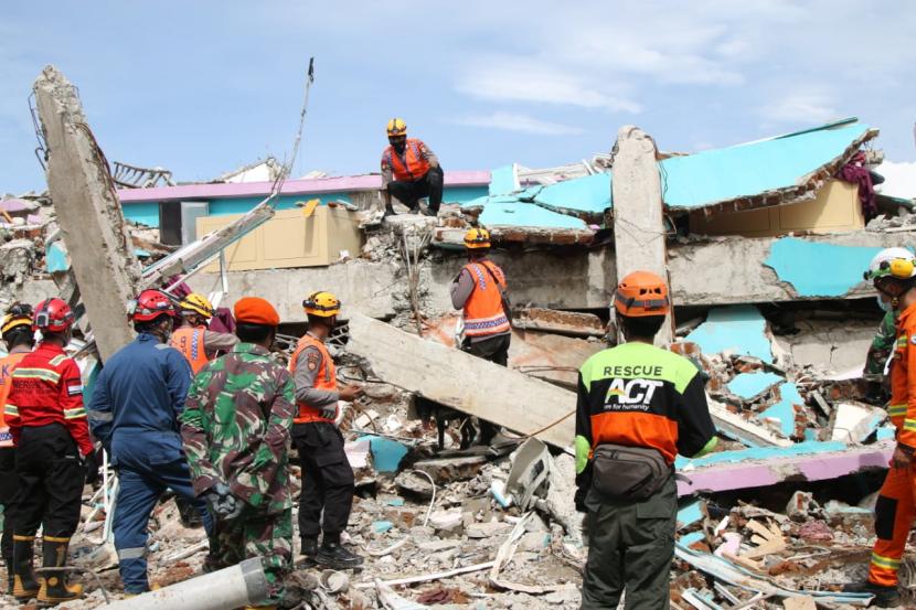 Awal 2021, Indonesia dihadang bencana di berbagai daerah seperti gempa bumi di Sulawesi Barat, banjir di Kalimantan Selatan, (ilustrasi).