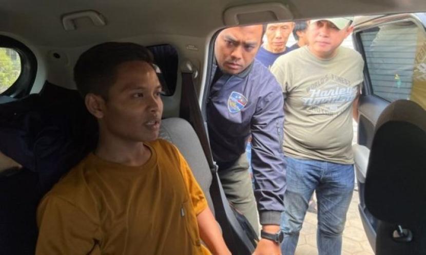 AWK, pelaku pengancaman terhadap capres Anies Rasyid Baswedan ditangkap di Jember, Jawa Timur.