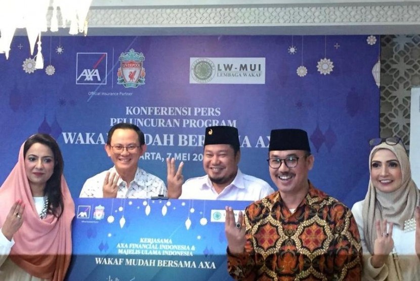 Axa Financial Indonesia bersama Lembaga Wakaf Majelis Ulama Indonesia (MUI) kerja sama meluncurkan Program Wakaf Mudah di Restoran Al Jazeerah, Selasa (7/5).