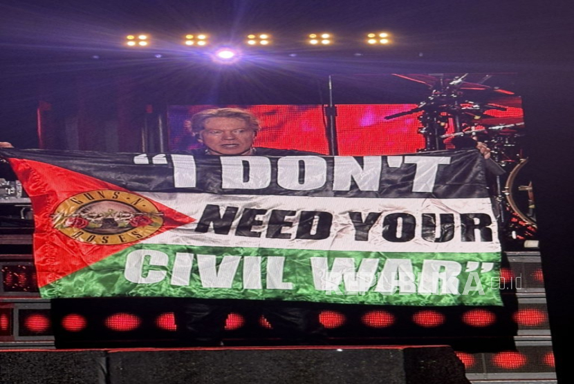 Axl Rose dalam penampilannya saat konser di Bogota, Kolombia, 7 Oktober 2025