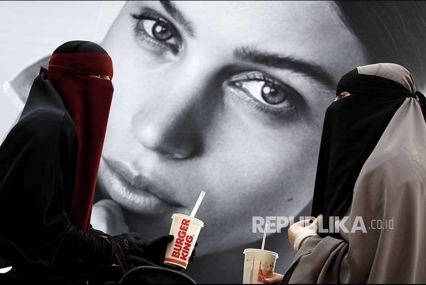 Ilustrasi wanita mengenakan niqab.