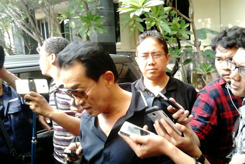 Ayah Wayan Mirna Salihin, Darmawan Salihin saat mendatangi Polda Metro Jaya, Kamis (28/1)