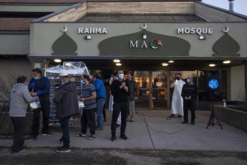 Yahudi Edmonton salurkan paket makanan untuk Masjid Al Rashid. Ilustrasi Edmonton Kanada 