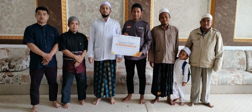 aznas BMH bersama dengan PT Riung Mitra Lestari menjalin sinergi untuk mendukung operasional dan renovasi Pesantren Darul Hijrah Tegal yang diasuh oleh Habib Alwi bin Thahir Al-Kaff.