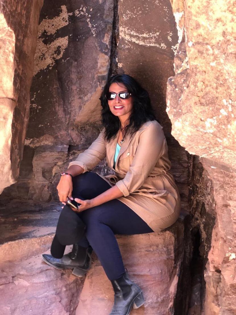Berkenalan dengan Petualang Wanita Arab Saudi. Azza Al-Rashidi menjadi satu-satunya wanita dalam tim penjelajah dari berbagai belahan dunia yang bergabung dengan ekspedisi ke Empty Quarter. Rub