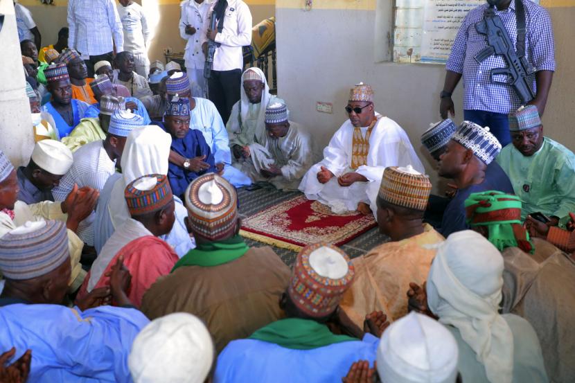 Negara Bagian Borno, Nigeria Dirikan 27 Kampus Islam. Gubernur Negara Bagian Borno, Nigeria Babagana Umara Zulum (tengah).
