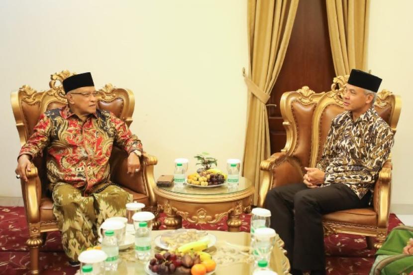 Bacapres Ganjar Pranowo bertemu dengan Pengasuh Pesantren Ats-Tsaqafah Jakarta Selatan, Prof KH Said Aqil Siroj