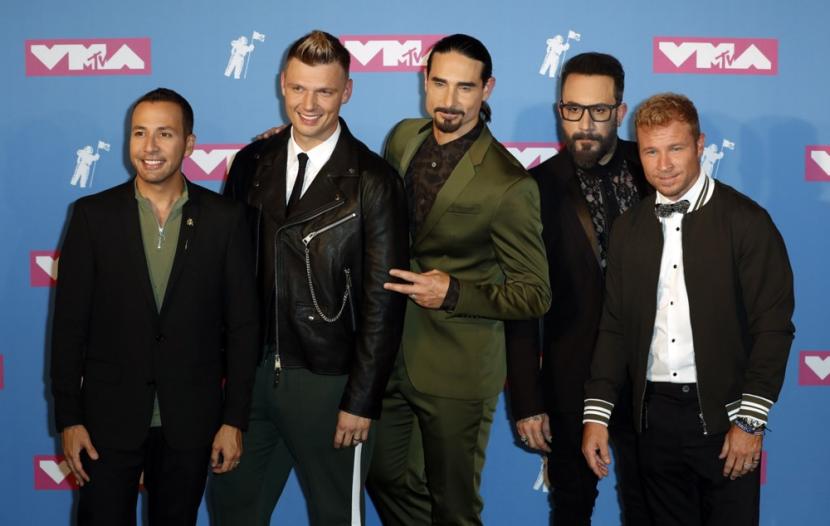 Backstreet Boys. Paramount memberikan lampu hijau terhadap pembuatan film dokumenter tentng boy band tahun 1990-an.