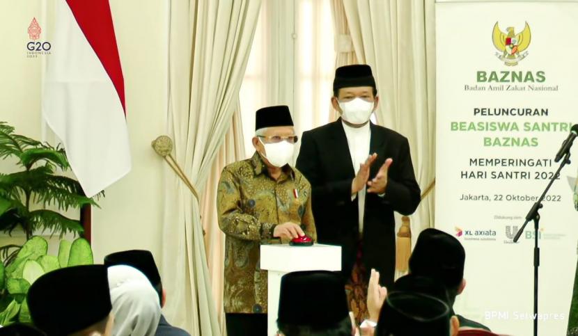 Badan Amil Zakat Nasional (Baznas) bersama Wakil Presiden RI, Prof. Dr. K. H. Ma'ruf Amin meluncurkan Program Beasiswa Santri Baznas Tahun 2022, bersamaan dengan peringatan Hari Santri Nasional 2022 di Istana Wakil Presiden, Jakarta, Sabtu (22/10/2022). 