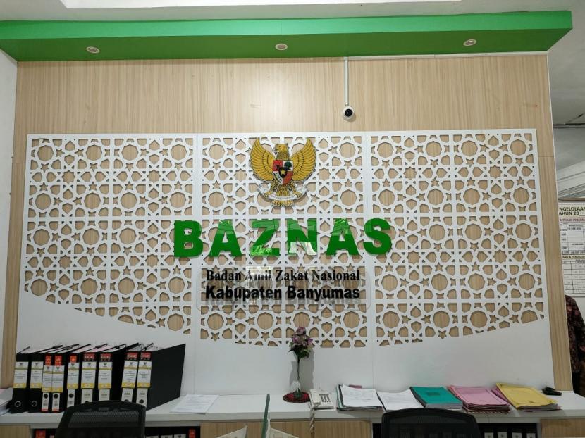 Badan Amil Zakat Nasional (Baznas) Kabupaten Banyumas tahun ini menargetkan Rp 15 miliar pengumpulan zakat yang mayoritas berasal dari ASN di Kabupaten Banyumas.