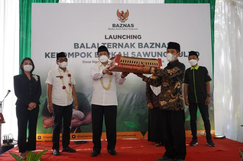 Badan Amil Zakat Nasional (Baznas) meluncurkan program pengembangan usaha Balai Ternak Kelompok Unggas di Kabupaten Purworejo dan Kebumen, Jawa Tengah.