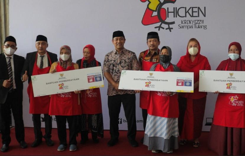 Badan Amil Zakat Nasional (Baznas) meluncurkan program usaha ZChicken di Semarang, sebagai upaya mengangkat perekonomian mustahik. Peluncuran ini merupakan rangkaian dari program bantuan usaha 1.000 ZChicken untuk dikelola para mustahik di Pulau Jawa.
