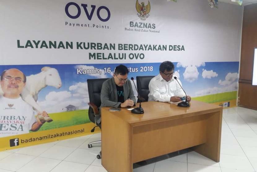  Badan Amil Zakat Nasional (Baznas) memberikan layanan kurban pada Idul Adha 1439 Hijriah melalui platform pembayaran digital, OVO. Layanan kemudahan berkurban melalui OVO ini diresmikan di Kantor Baznas, Wisma Sirca, Jakarta Pusat, Kamis (16/8)