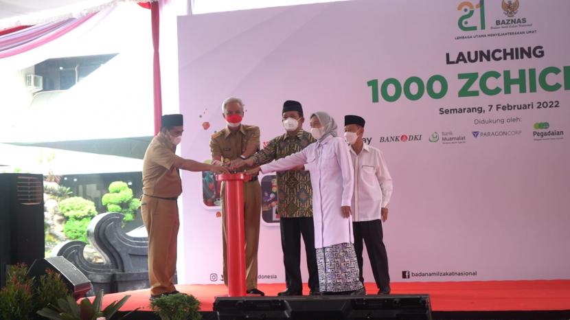 Badan Amil Zakat Nasional (Baznas) memberikan program bantuan usaha 1.000 ZChicken untuk dikelola para mustahik di Pulau Jawa pada Senin (7/2). Hal ini dilakukan untuk mengangkat perekonomian keluarga dan mendorong kesejahteraan mustahik. 