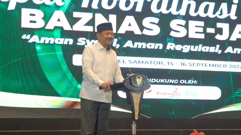 Badan Amil Zakat Nasional (Baznas) memiliki komitmen kuat bersama Pemerintah untuk menekan laju inflasi.  Salah satu cara yang dilakukan adalah dengan meluncurkan pemberdayaan ekonomi untuk masyarakat kecil, serta bantuan langsung baik itu untuk kebutuhan bahan pokok maupun melalui prgoram beasiswa.