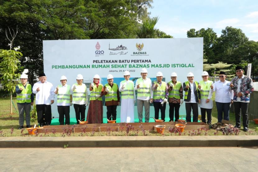 Badan Amil Zakat Nasional (Baznas) memulai tahapan pembangunan Rumah Sehat BAZNAS di Masjid Istiqlal Jakarta dengan prosesi peletakan batu pertama, sebagai upaya memberi akses kesehatan gratis kepada mustahik dan dhuafa.