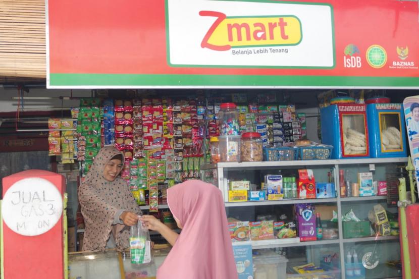  Badan Amil Zakat Nasional (Baznas) mendorong peningkatan omzet usaha mustahik binaan melalui program ZMart.