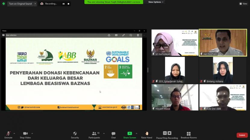 Badan Amil Zakat Nasional (BAZNAS) menerima donasi dari para relawan, alumni, dan peserta Lembaga Beasiswa BAZNAS (LBB). 