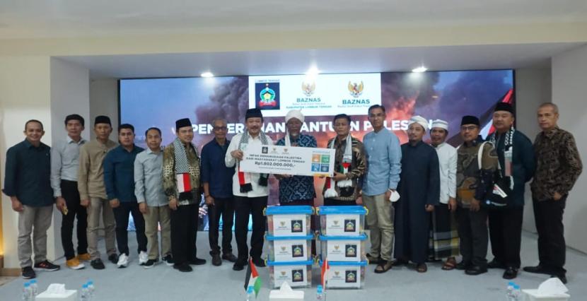 Badan Amil Zakat Nasional (Baznas) menerima penyaluran infak kemanusiaan Palestina dari Pemerintah Kabupaten dan Baznas Kabupaten Lombok Tengah sebesar Rp 1,8 miliar.