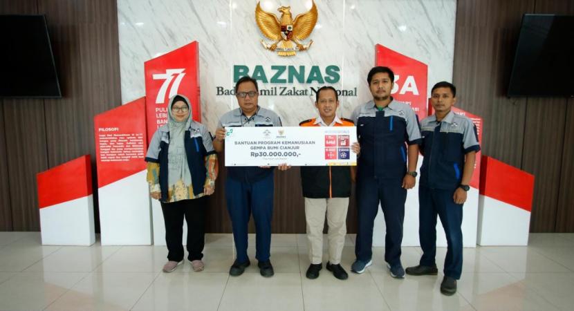 Badan Amil Zakat Nasional (Baznas) menerima penyaluran infak perusahaan PT Bukit Baja Nusantara sebesar Rp 30.000.000 yang akan digunakan untuk membantu korban bencana gempa di Cianjur, Jawa Barat.  