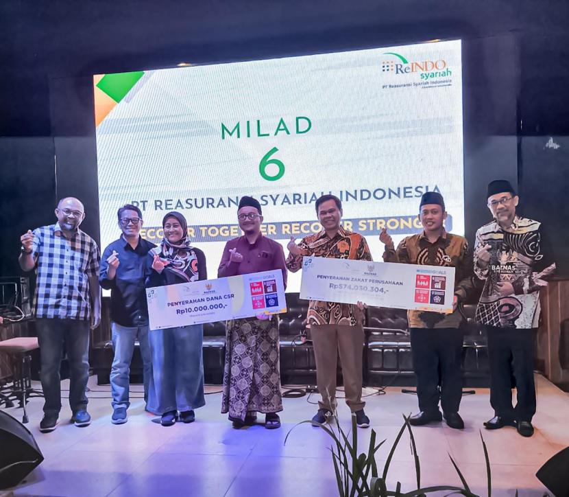 Badan Amil Zakat Nasional (Baznas) menerima zakat perusahaan dari PT Reasuransi Syariah Indonesia (ReINDO Syariah) sebesar Rp 574.030.304 dan dana CSR Rp 10 juta di Yogkarta pada Kamis (17/11/2022).