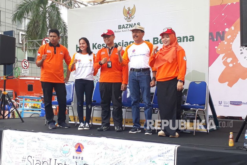  Badan Amil Zakat Nasional (Baznas) menggelar talk show 'Siap Siaga dengan Berbagi' dalam rangka memperingat Hari Kesiapsiagaan Bencana (HKB) di Car Free Day, Thamrin, Jakarta Pusat, Ahad (15/4).