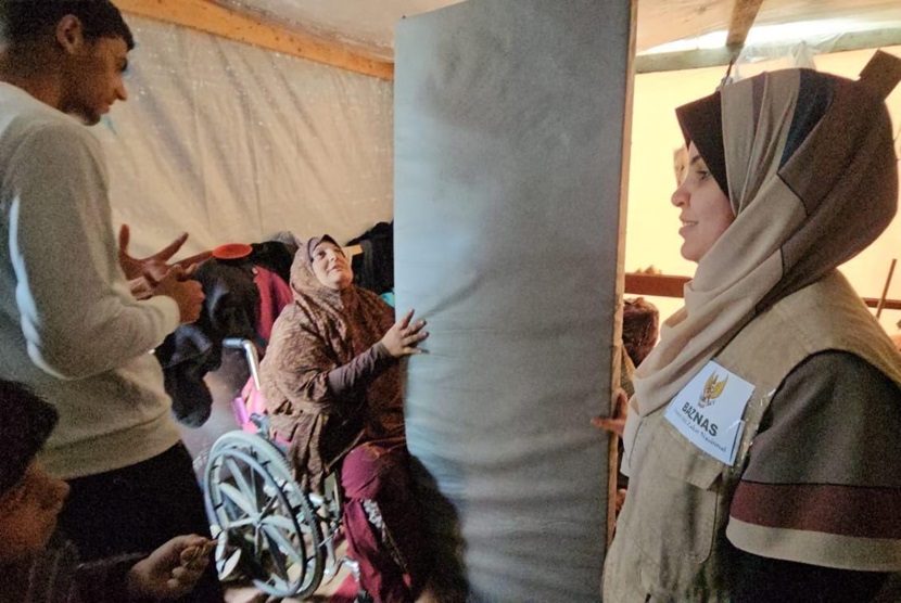 Badan Amil Zakat Nasional (Baznas) RI bekerja sama dengan lembaga lokal Palestina, Women Center Althouri Silwan sukses menyalurkan bantuan berupa 300 matras (alas tidur) untuk warga Gaza di kamp pengungsi Palestina di wilayah Khan Younis, Gaza Selatan