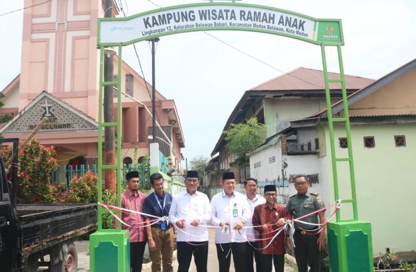 Badan Amil Zakat Nasional (Baznas) RI bekerja sama dengan PT Pelindo meluncurkan kembali Kampung Wisata Ramah Anak di Lingkungan XII Kelurahan Belawan Bahari, Kecamatan Medan Belawan, Medan, Rabu (24/1/2024). 