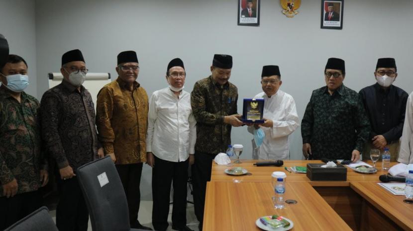 Badan Amil Zakat Nasional (Baznas) RI beraudiensi dengan Pimpinan Dewan Masjid Indonesia (DMI) demi menjalin sinergi positif bersama demi kemaslahatan umat. 