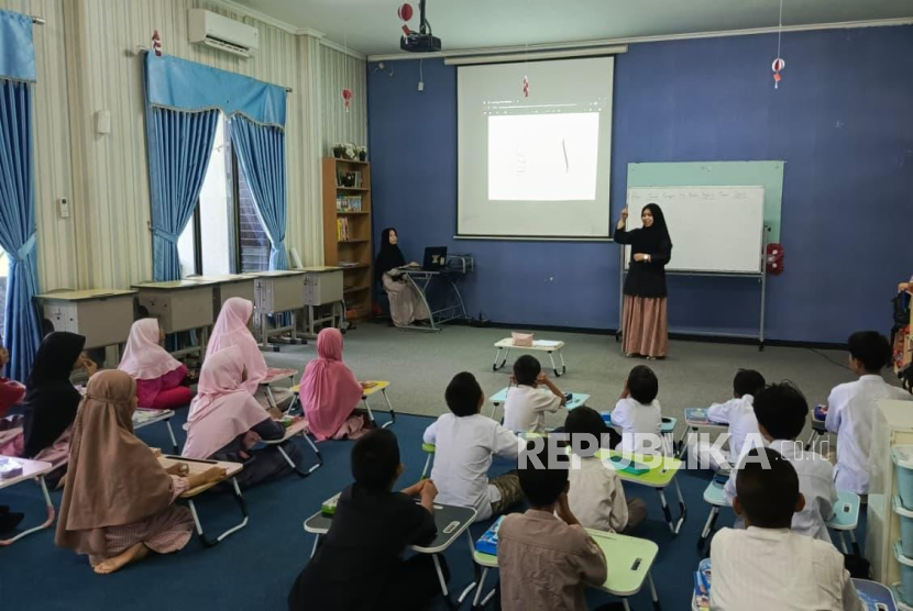 Badan Amil Zakat Nasional (BAZNAS) RI kembali melaksanakan Pengimbasan Program Training of Trainers (ToT) Pengajar Alquran Bahasa Isyarat di Yayasan Ibtisamah Mulia, Jatiasih, Bekasi, Jawa Barat