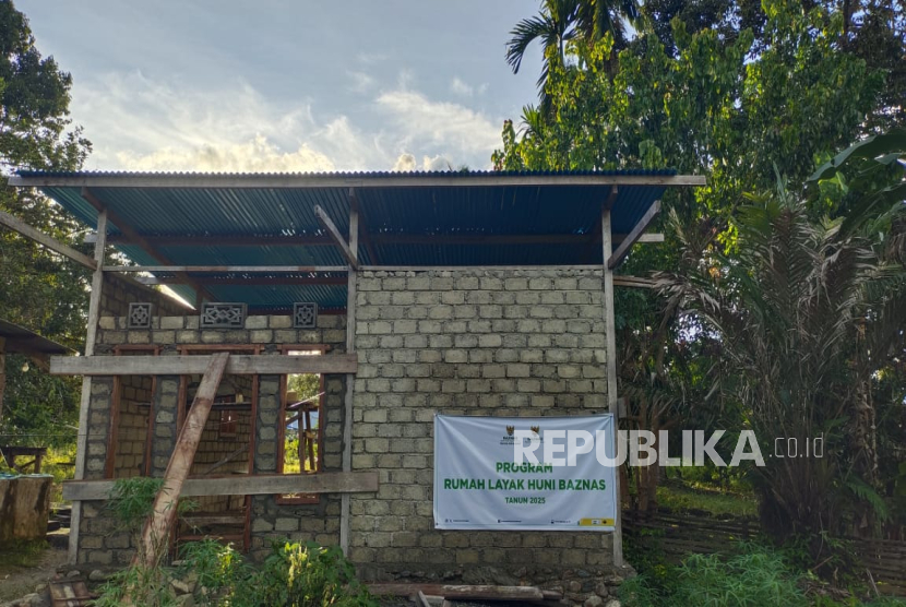 Badan Amil Zakat Nasional (BAZNAS) RI melalui program Rumah Layak Huni BAZNAS (RLHB) melakukan renovasi terhadap tiga rumah milik mustahik di wilayah Papua Barat. 