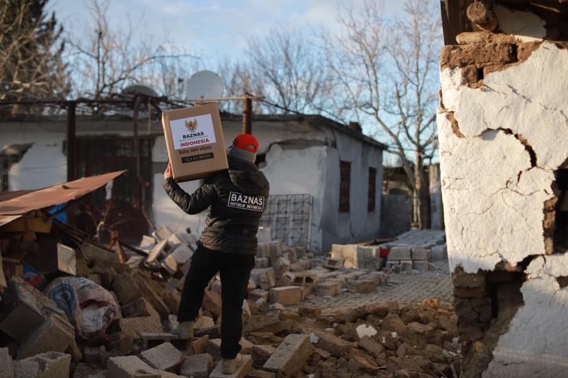 Badan Amil Zakat Nasional (BAZNAS) RI mendistribusikan sejumlah bantuan untuk korban bencana gempa di Turki.