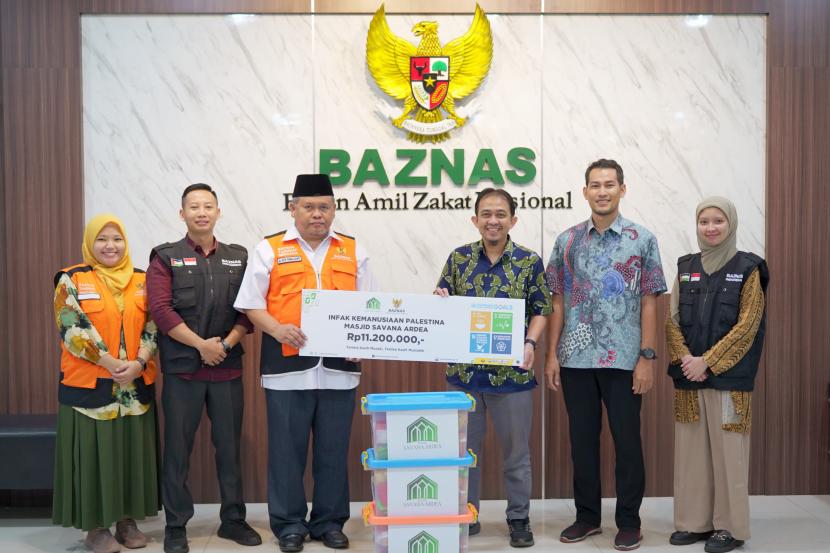 Badan Amil Zakat Nasional (BAZNAS) RI menerima penyaluran donasi infak kemanusiaan Palestina dari Masjid Savana Ardea Bogor, Jawa Barat.