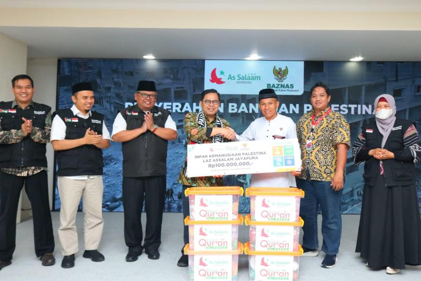 The National Amil Zakat Agency (Baznas) RI received the distribution of Palestinian income from LAZ As Salaam Jayapura in the amount of IDR 100 million, on Thursday (14/12/2023).