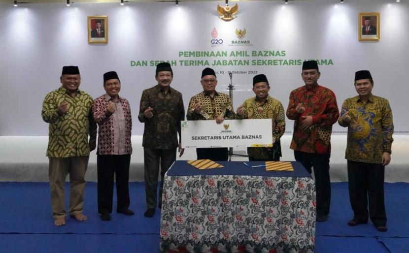 Badan Amil Zakat Nasional (Baznas) RI menggelar acara serah terima jabatan Sekretaris Utama Baznas, di Kabupaten Bogor, Jawa Barat, Senin (10/10/2022). 