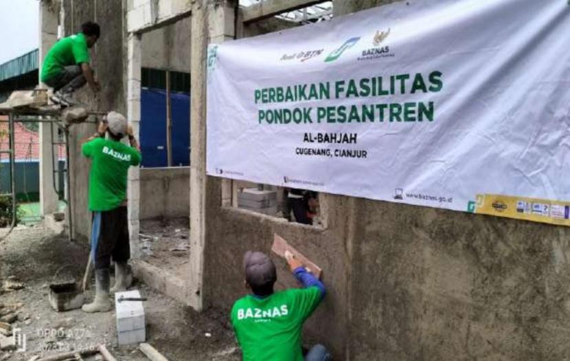 Badan Amil Zakat Nasional (BAZNAS) telah menyalurkan bantuan renovasi bagi 33 pondok pesantren (ponpes) yang rusak akibat gempa Cianjur.