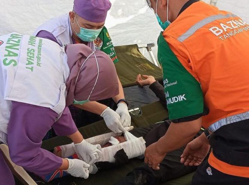  Badan Amil Zakat Nasional (Baznas) terus mengoptimalkan pelayanan Pos Siaga Mudik dengan memberikan berbagai pelayanan termasuk pertolongan pertama untuk korban kecelakaan di tengah padatnya arus balik. 