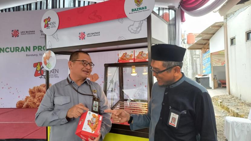 Badan Amil Zakat Nasional Republik Indonesia (Baznas RI) bekerja sama dengan UPZ Baznas Telkom meluncurkan program ZChicken untuk 30 mustahik, di Kota Bandung, Selasa (10/9/2024) 