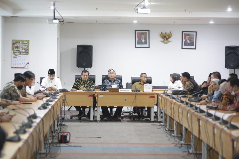 Badan Anggaran DPRD Provinsi Jabar berkonsultasi ke DPRD Provinsi DKI Jakarta dalam rangka merumuskan Rancangan Kebijakan Umum Anggaran dan Prioritas Plafon Anggaran Sementara (RKUA-PPAS) Tahun Anggaran 2024, belum lama ini.