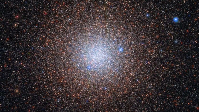  Badan Antariksa AS (NASA) merilis sebuah gambar yang menakjubkan dari kumpulan bintang-bintang di gugusan bola, yang terletak sekitar 13.000 tahun cahaya dari pusat galaksi Bima Sakti.