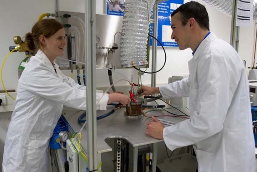 Badan Antariksa Eropa (ESA) membuat sebuah prototipe pabrik oksigen di Laboratorium Material dan Komponen Listrik dari Pusat Penelitian dan Teknologi Ruang Angkasa Eropa, ESTEC, yang berbasis di Noordwijk, Belanda.